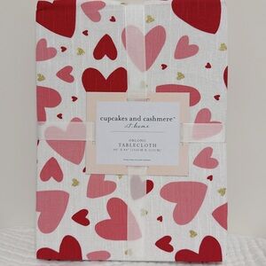 NEW Cupcakes and cashmere valentines day Hearts Tablecloth